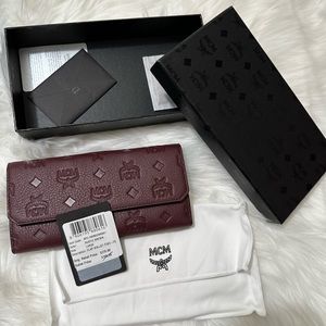 Mcm large flat wallet /two fold color rustic brown NWT